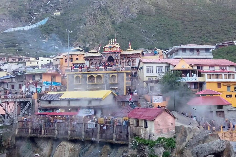 badrinath-temple-evening